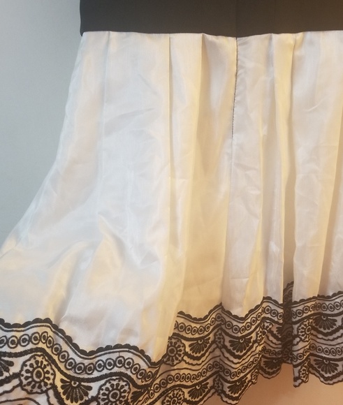 Sleeveless Embroidered Hem Floral Dress - Picture 5 of 7